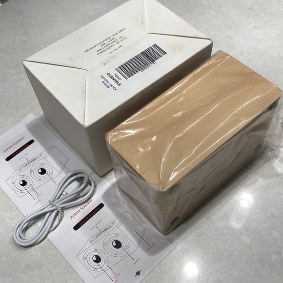 New Aritzia Bluetooth Music Speaker in Box⭐️⭐️⭐️⭐️ - Picture 5 of 15
